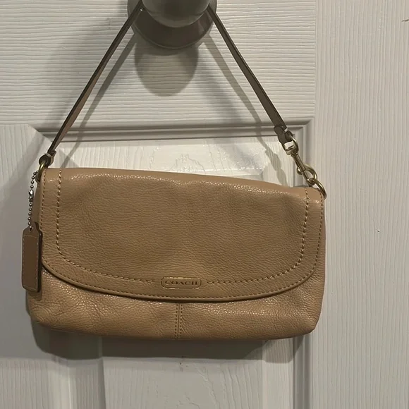 *AUTHENTIC-  Coach Wristlet - Picture 4 of 6